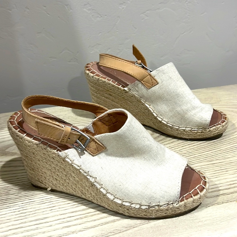 Tom’s shoes. Tom’s espadrille jerked sandals in linen and light leather